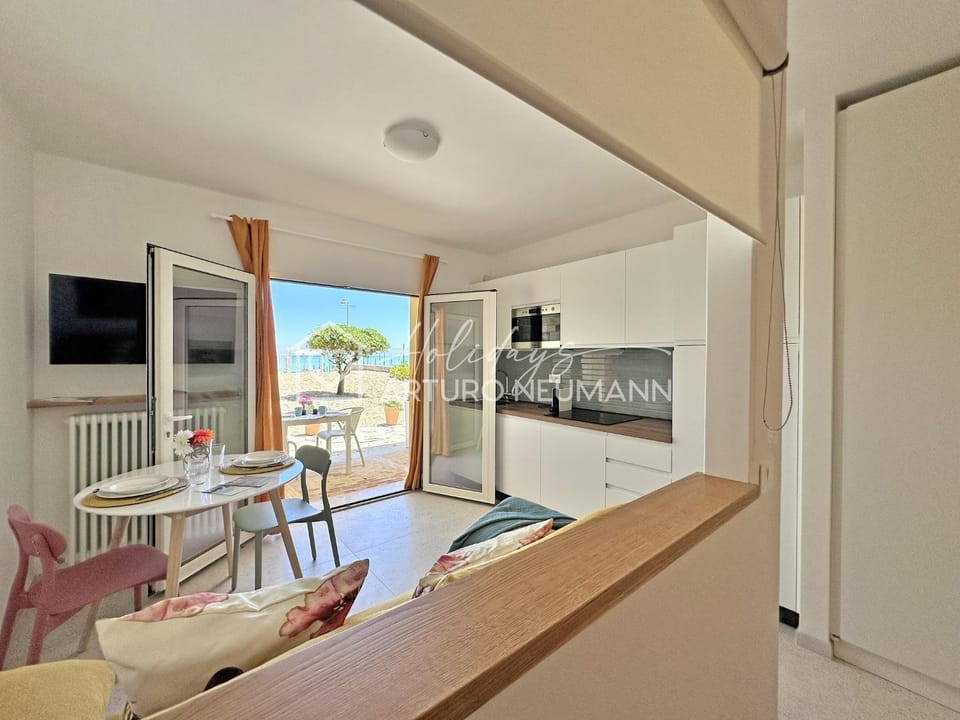 Communal lounge/ TV room, Natural landscape, TV and multimedia, Kitchen or kitchenette, Living room, Seating area, Dining area, Evening entertainment, oven, stove