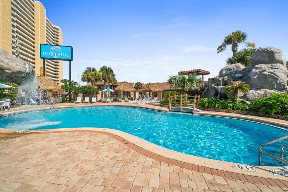 Property building, Day, Natural landscape, Balcony/Terrace, Pool view, Swimming pool, sunbed