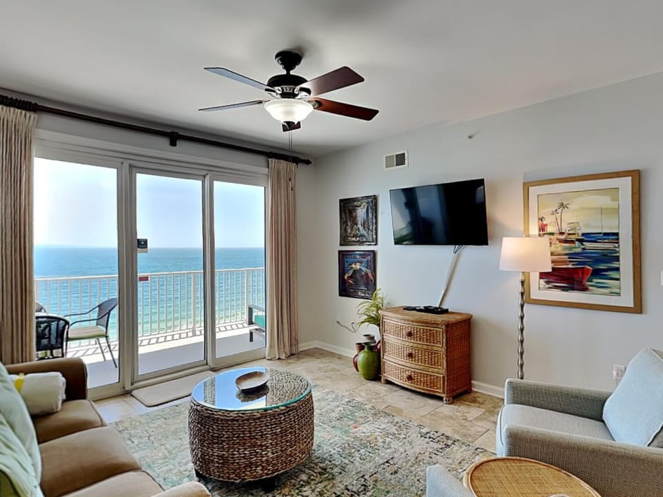 TV and multimedia, Balcony/Terrace, Living room, Seating area, Sea view, furniture
