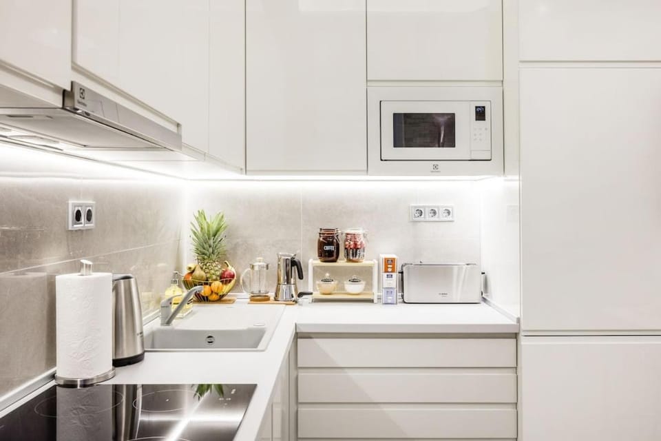 Coffee/tea facilities, Kitchen or kitchenette, oven, stove, toaster