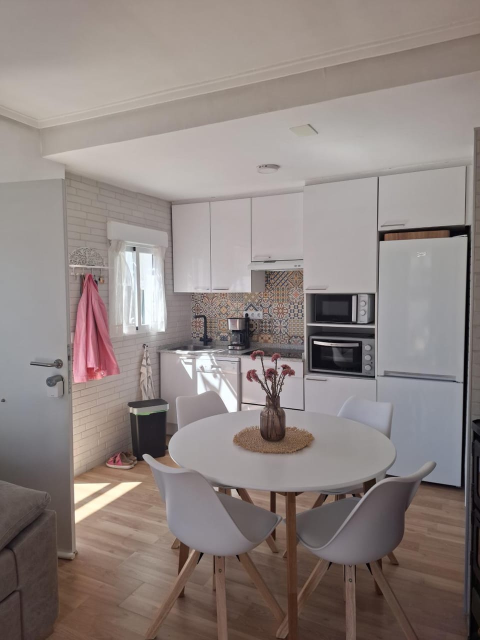 Kitchen or kitchenette, Dining area, dishwasher, oven, pet friendly, stove