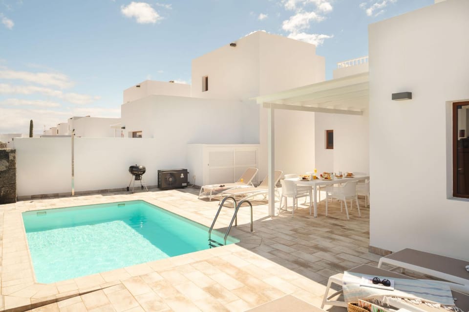 Patio, Day, View (from property/room), Balcony/Terrace, Swimming pool, Swimming pool, sunbed