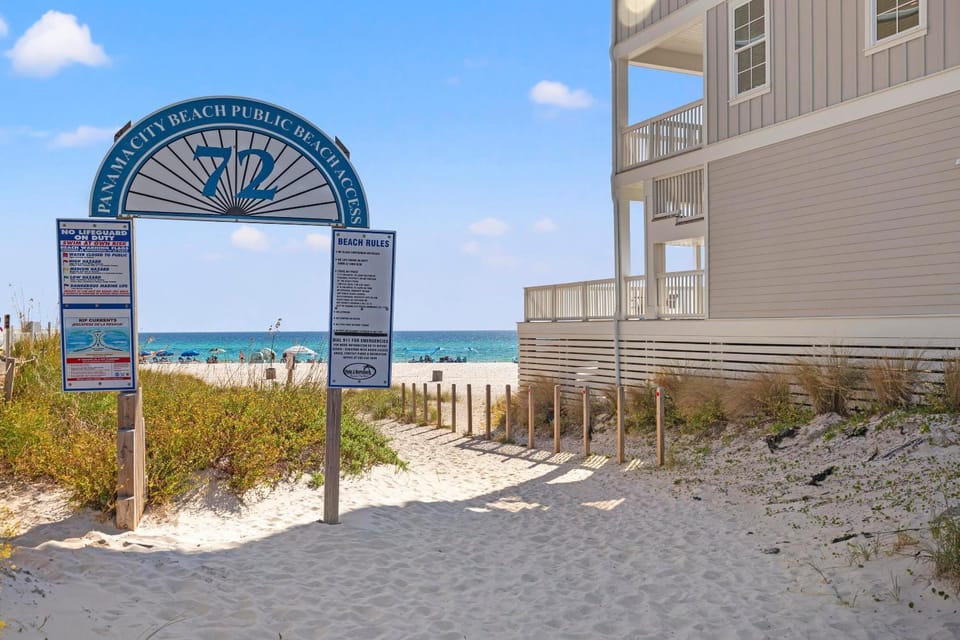 Nearby landmark, Day, People, People, People, Natural landscape, Beach, Guests, Guests, Guests, Sea view, children, children, children, young children, young children, young children, older children, older children, older children, group of guests, group of guests, group of guests, Family, Family, Family