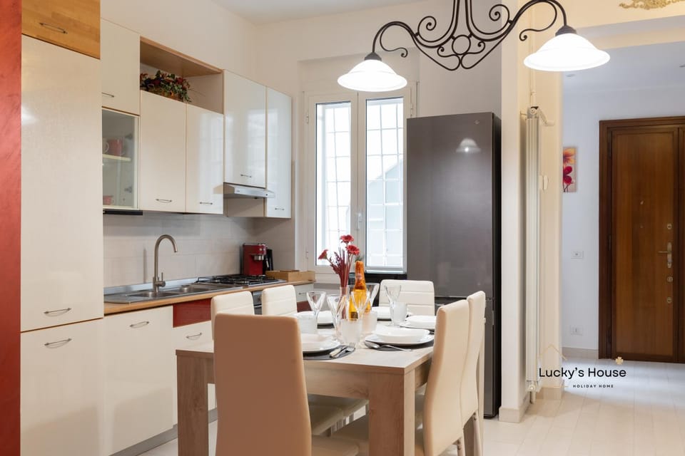 Kitchen or kitchenette, Dining area, stove
