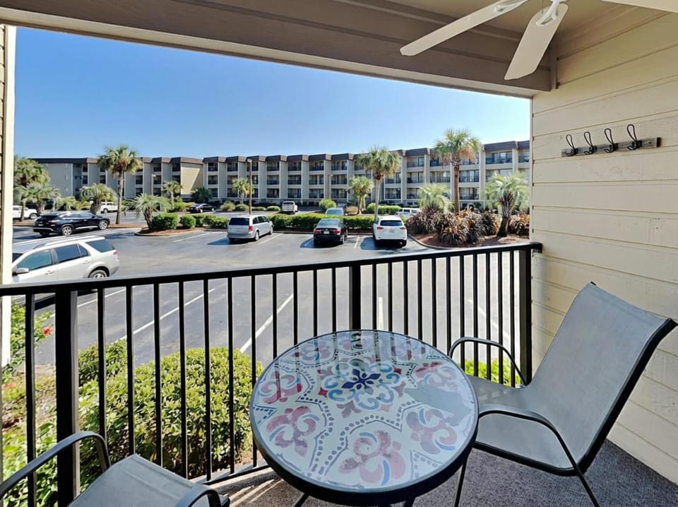 Balcony/Terrace, Seating area, Parking