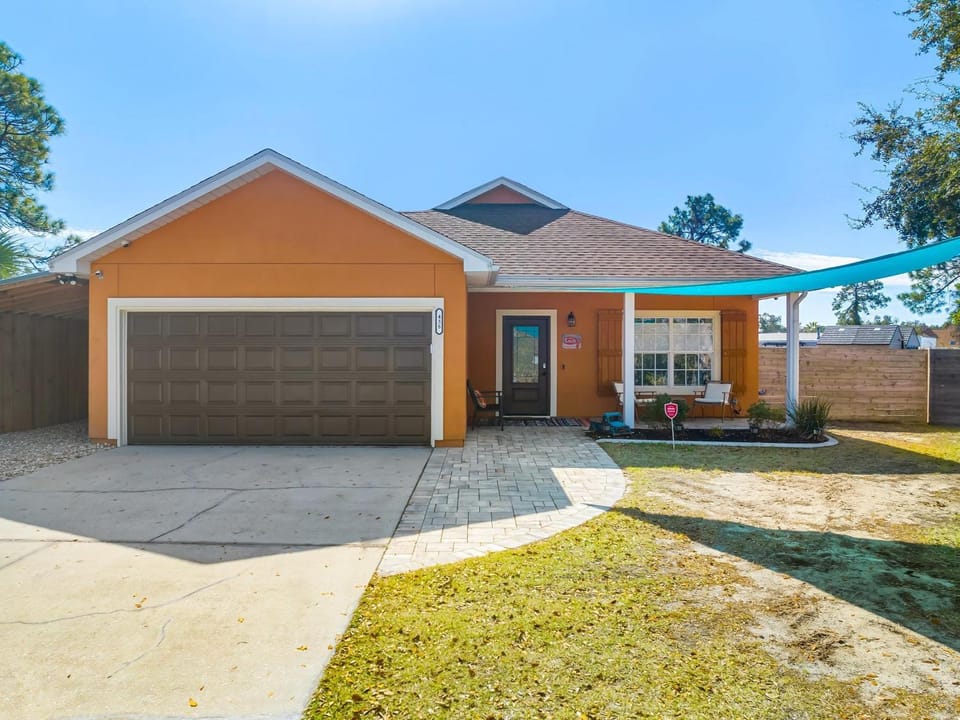 Property building, Neighbourhood, Garden, Parking