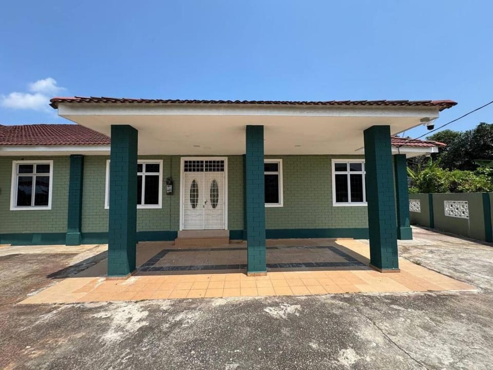 Green Dream Homestay 5 Kubang Kerian USM-HPUSM Wi-Fi & Neflix 3 Aircond Room House in Malaysia