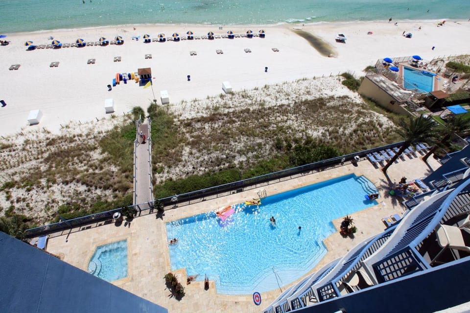 Property building, Day, People, Natural landscape, Bird's eye view, BBQ facilities, View (from property/room), Balcony/Terrace, Balcony/Terrace, Other, Decorative detail, Beach, Pool view, Pool view, Sea view, Sea view, Area and facilities, Swimming pool, young children, older children, group of guests, Family, sunbed
