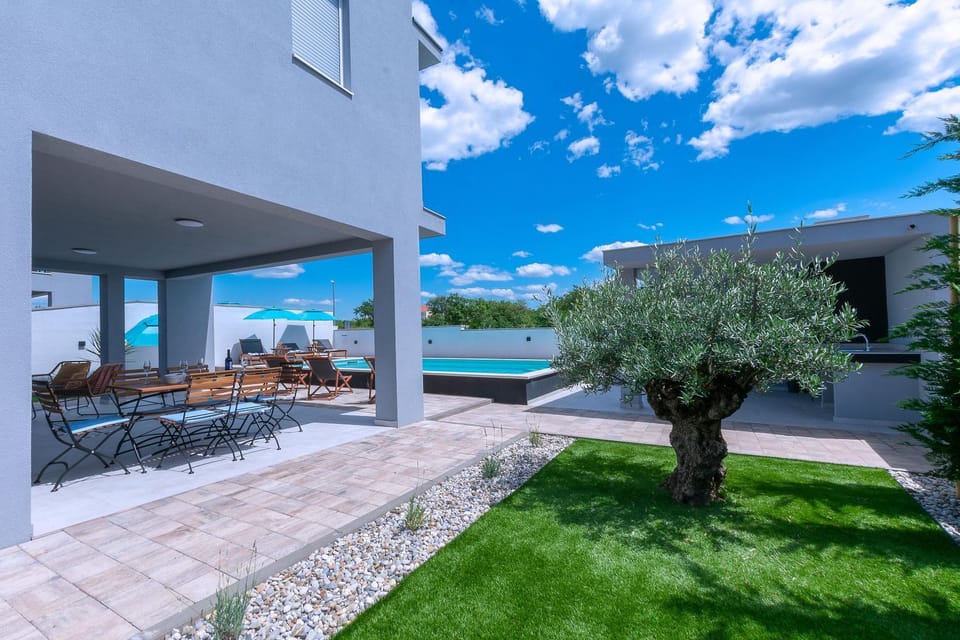 Property building, Swimming pool