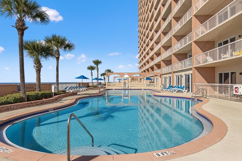 Property building, Day, Natural landscape, Balcony/Terrace, Pool view, Swimming pool, sunbed