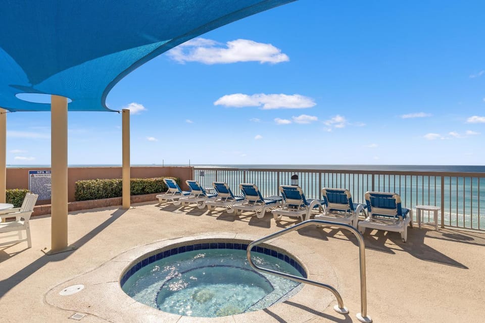 Patio, Day, Natural landscape, Hot Tub, View (from property/room), Balcony/Terrace, Beach, Pool view, Sea view, Swimming pool, sunbed