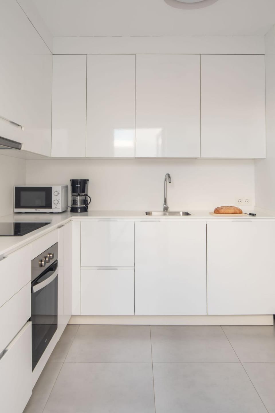 Coffee/tea facilities, Kitchen or kitchenette, dishwasher, microwave, stove