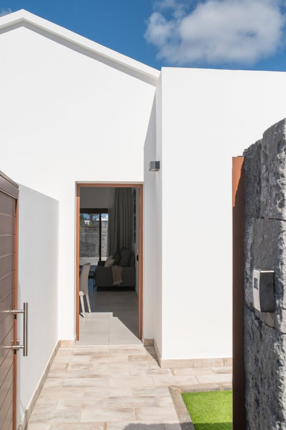 Property building, Facade/entrance, Day