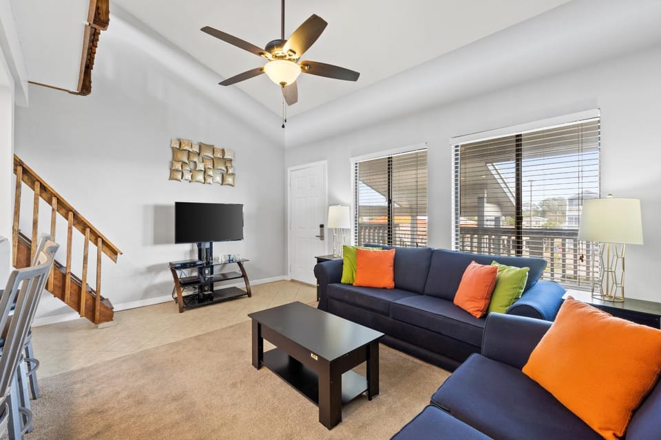 TV and multimedia, Living room, Seating area, fireplace