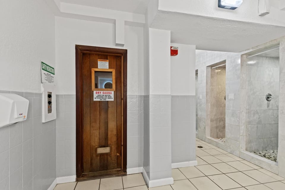 Shower, Sauna, Steam room, Area and facilities
