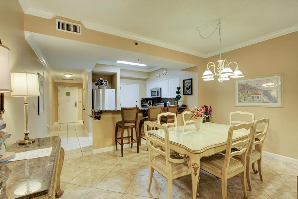 Staff, Staff, People, People, People, Coffee/tea facilities, Kitchen or kitchenette, Photo of the whole room, Decorative detail, Seating area, Dining area, Guests, Guests, Guests, children, children, children, young children, young children, young children, older children, older children, older children, group of guests, group of guests, group of guests, Family, Family, Family