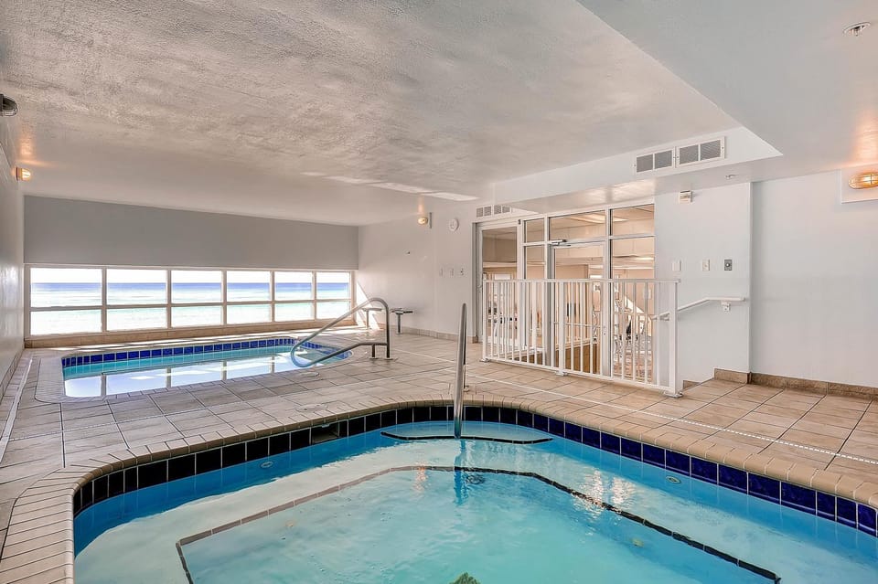 Hot Tub, Sauna, Steam room, Balcony/Terrace, Area and facilities, Swimming pool