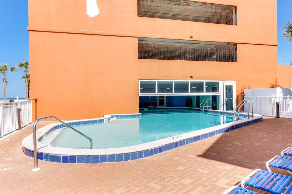 Balcony/Terrace, Area and facilities, Swimming pool, sunbed