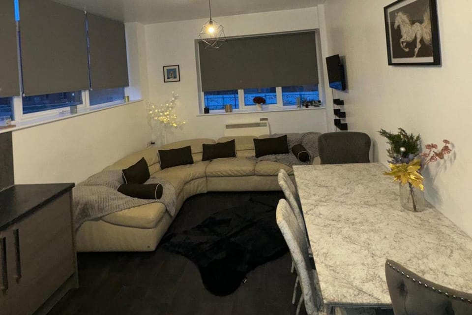 Central Sheffield 3-Bed Apt Sleeps 6 with Parking House in Sheffield