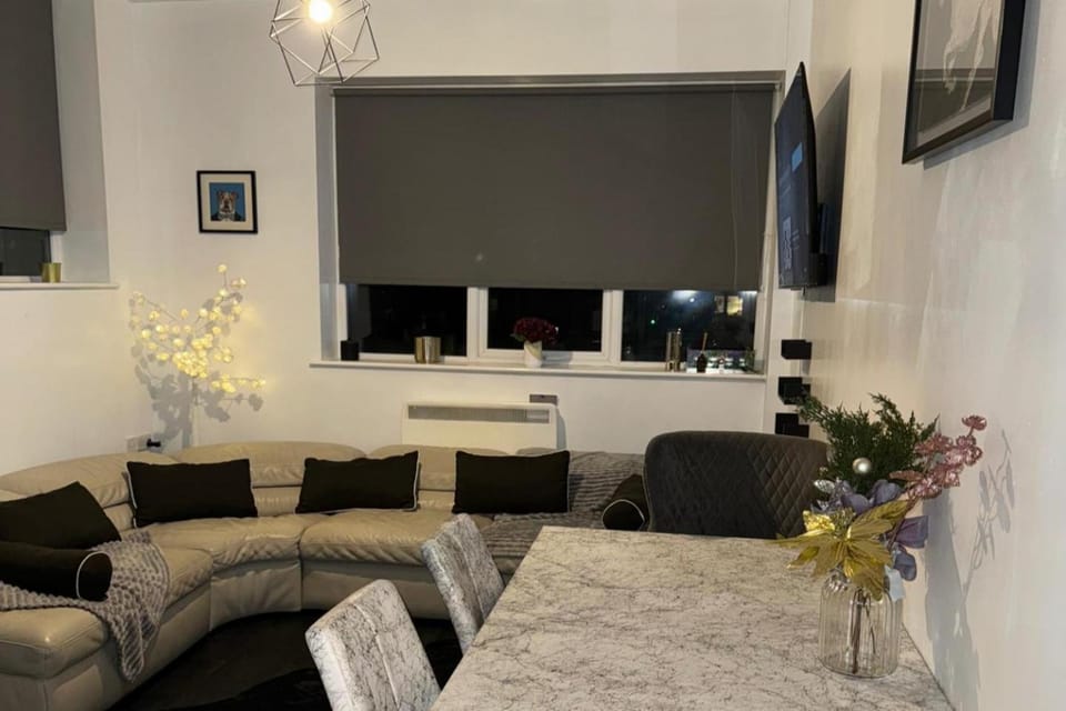 Central Sheffield 3-Bed Apt Sleeps 6 with Parking House in Sheffield