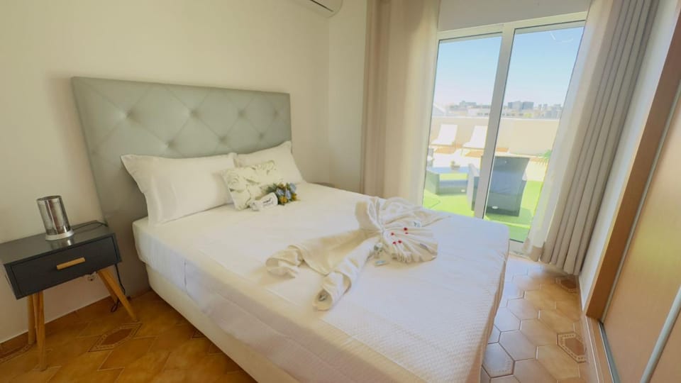 Bed, Bedroom, towels, air conditioner