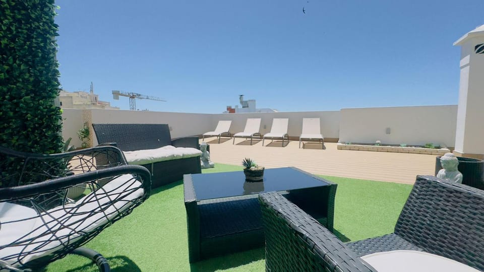 View (from property/room), Balcony/Terrace, Seating area, sunbed