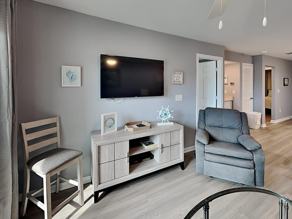 TV and multimedia, Living room, Seating area, furniture