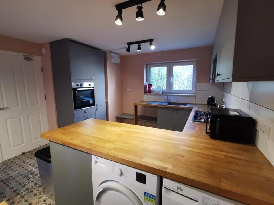 Kitchen or kitchenette, Dining area, oven, washing machine, dryer