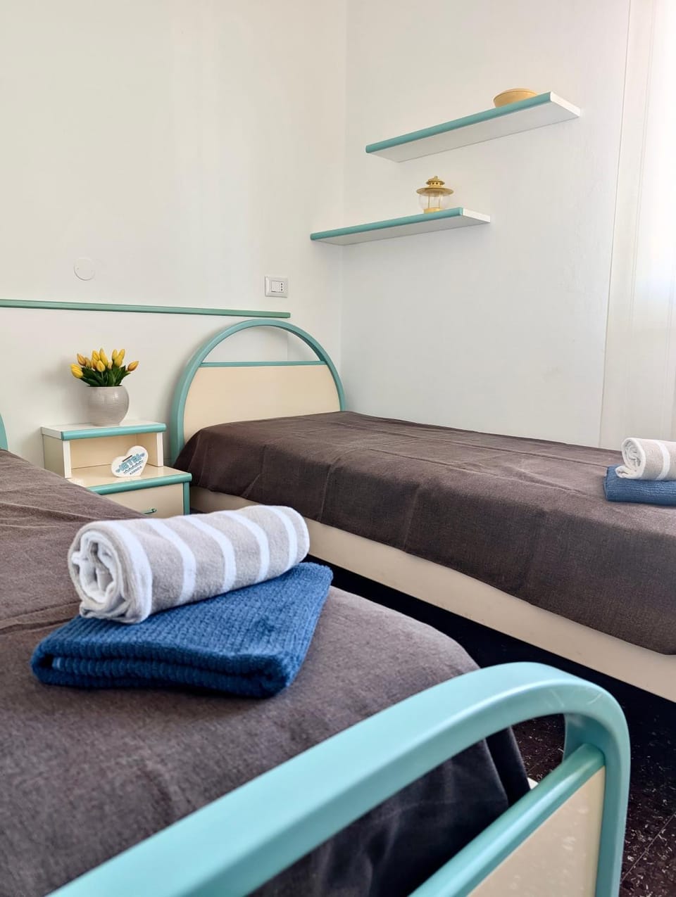 Bed, Photo of the whole room, Bedroom, towels