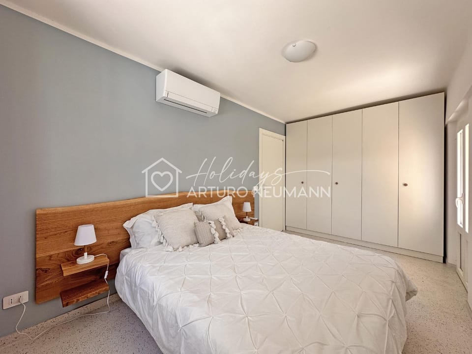 Bed, Photo of the whole room, Bedroom, wardrobe, air conditioner