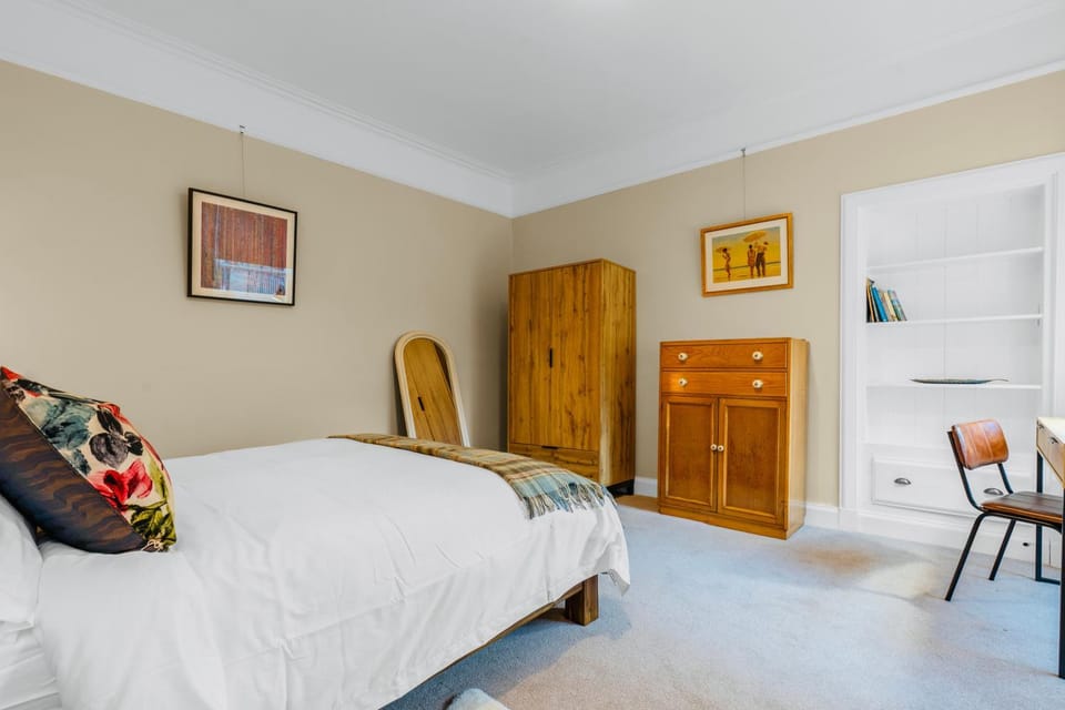 Bed, Business facilities, Bedroom, internet, internet, safe, wardrobe