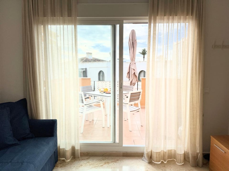 View (from property/room), Balcony/Terrace, Living room