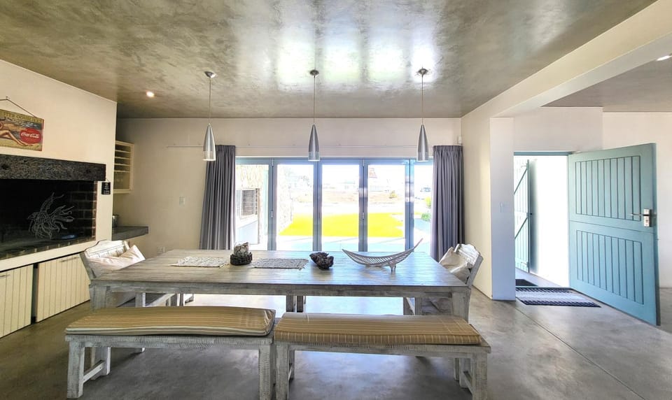Dining area, Evening entertainment