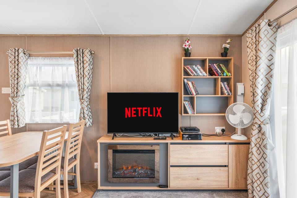 Communal lounge/ TV room, TV and multimedia