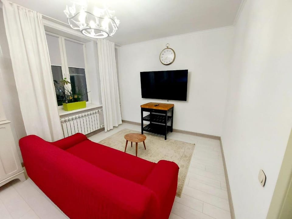 Communal lounge/ TV room, TV and multimedia, Living room, Seating area, Bedroom