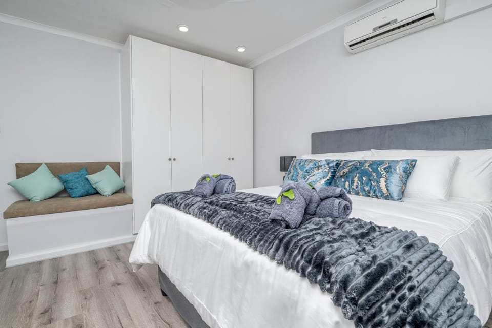 Bed, Seating area, Bedroom, wardrobe, air conditioner