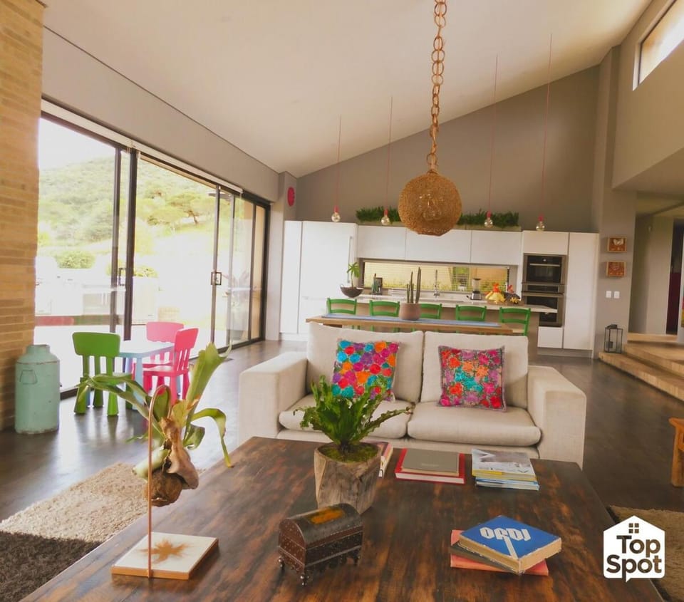 Kitchen or kitchenette, Living room, Seating area, Dining area, pet friendly