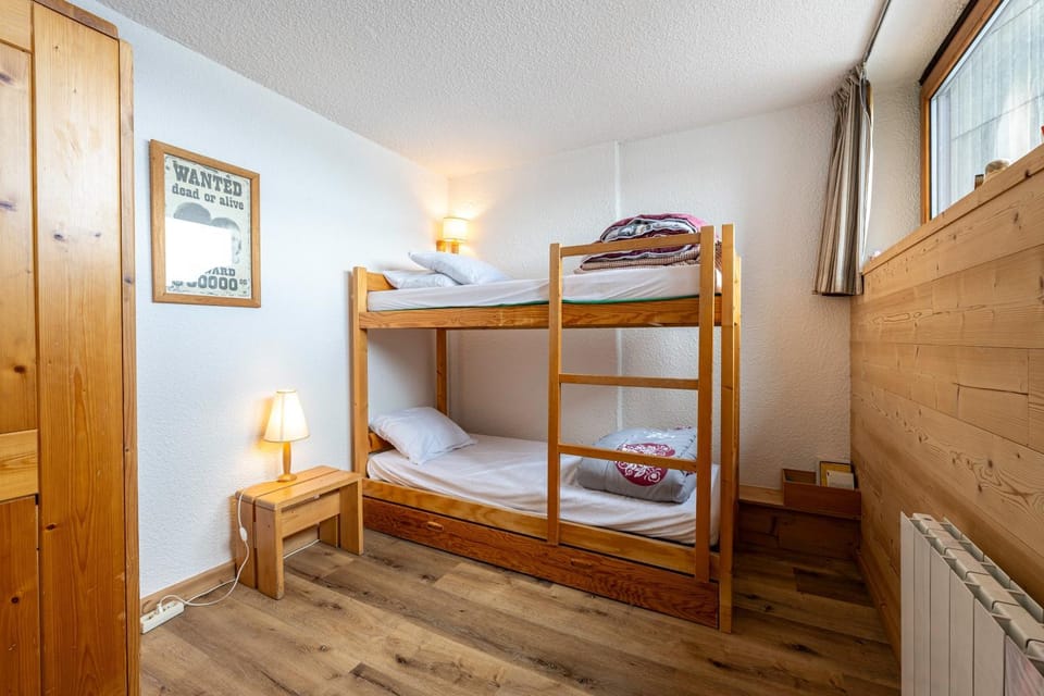 Property building, Living room, Bedroom