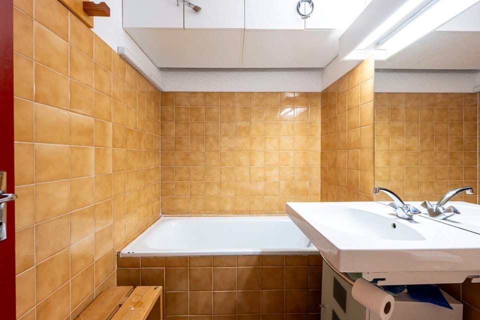 Bathroom, Living room