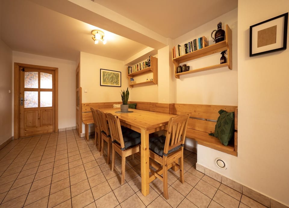 Property building, Living room, Diving