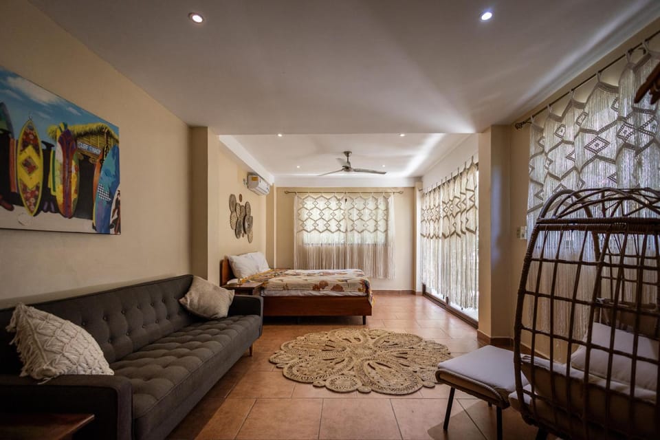 Seahouse Beachfront B&B with Pool Bed and Breakfast in Bocas del Toro Province