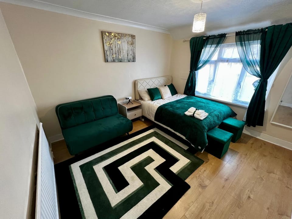 Photo of the whole room, Bedroom