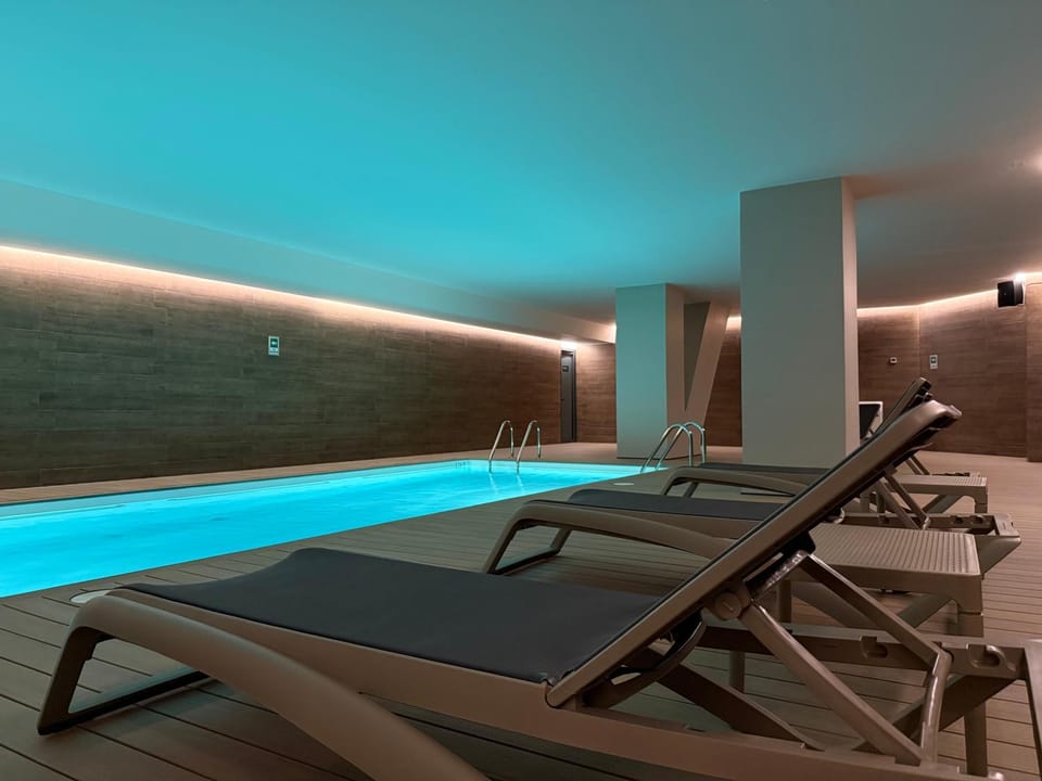 Swimming pool, Swimming pool, sunbed