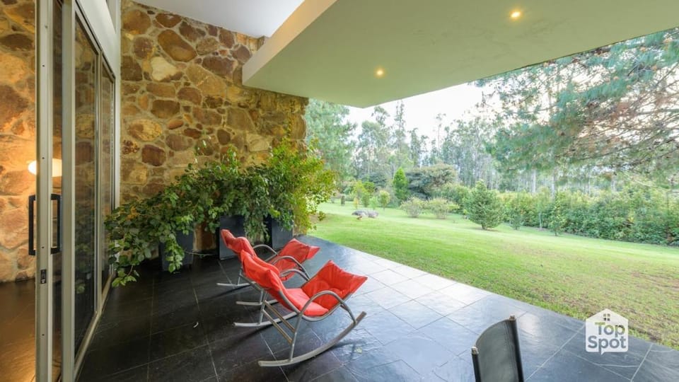 Spring, Day, Garden, Living room, Seating area, Garden view