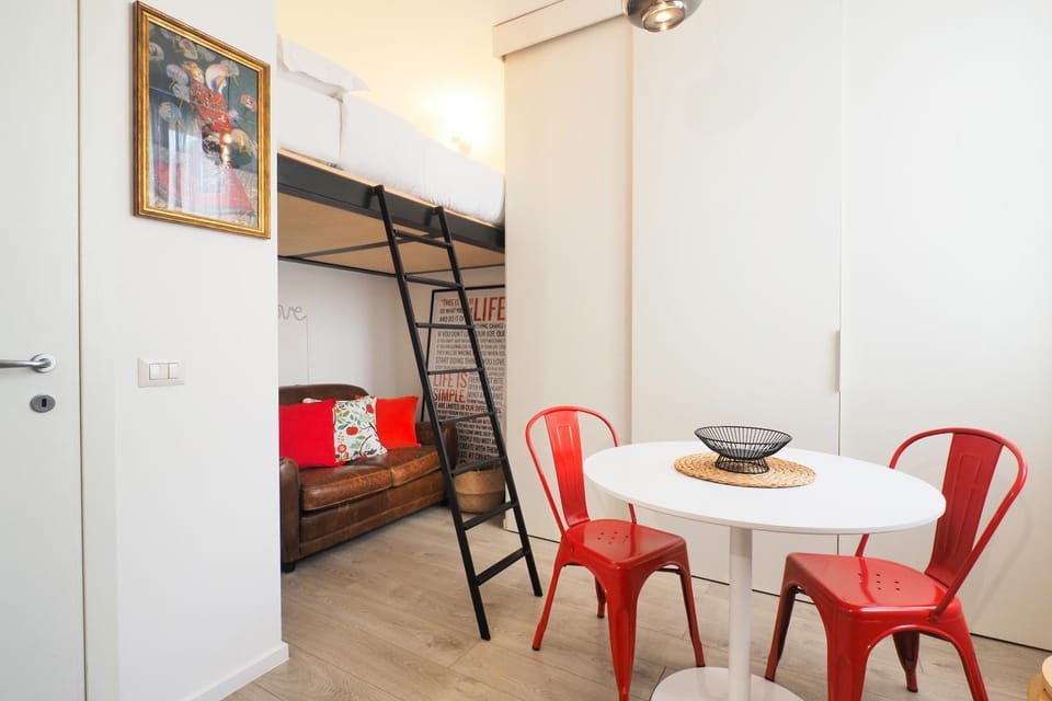 Bed, Living room, Photo of the whole room, Dining area