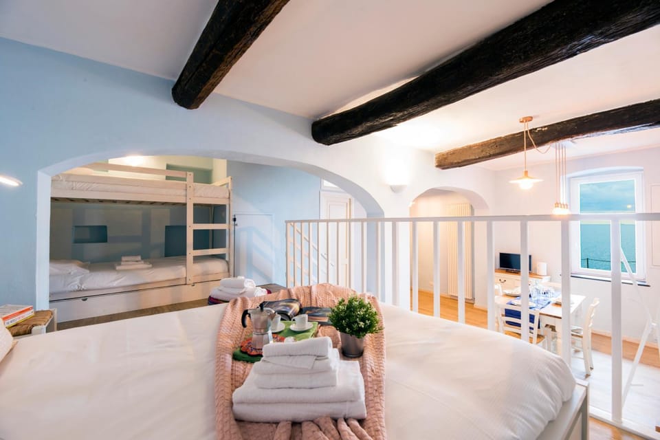 Bed, Living room, Photo of the whole room, Bedroom