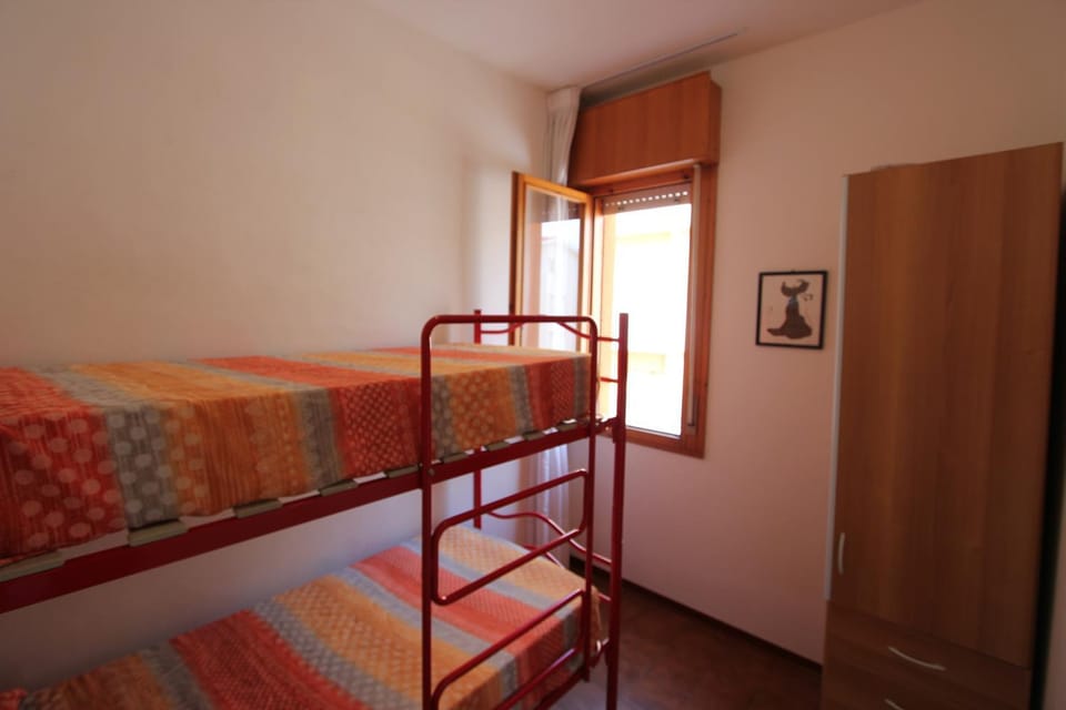 Bed, Bedroom, bunk bed