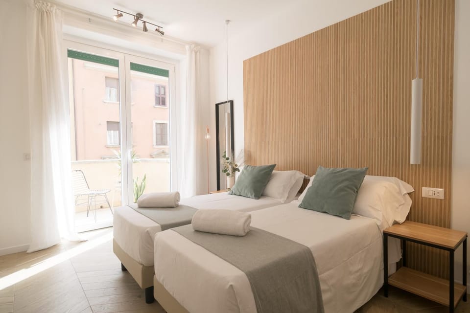 Bed, TV and multimedia, Balcony/Terrace, Photo of the whole room, Decorative detail, Bedroom, internet, minibar, towels, air conditioner