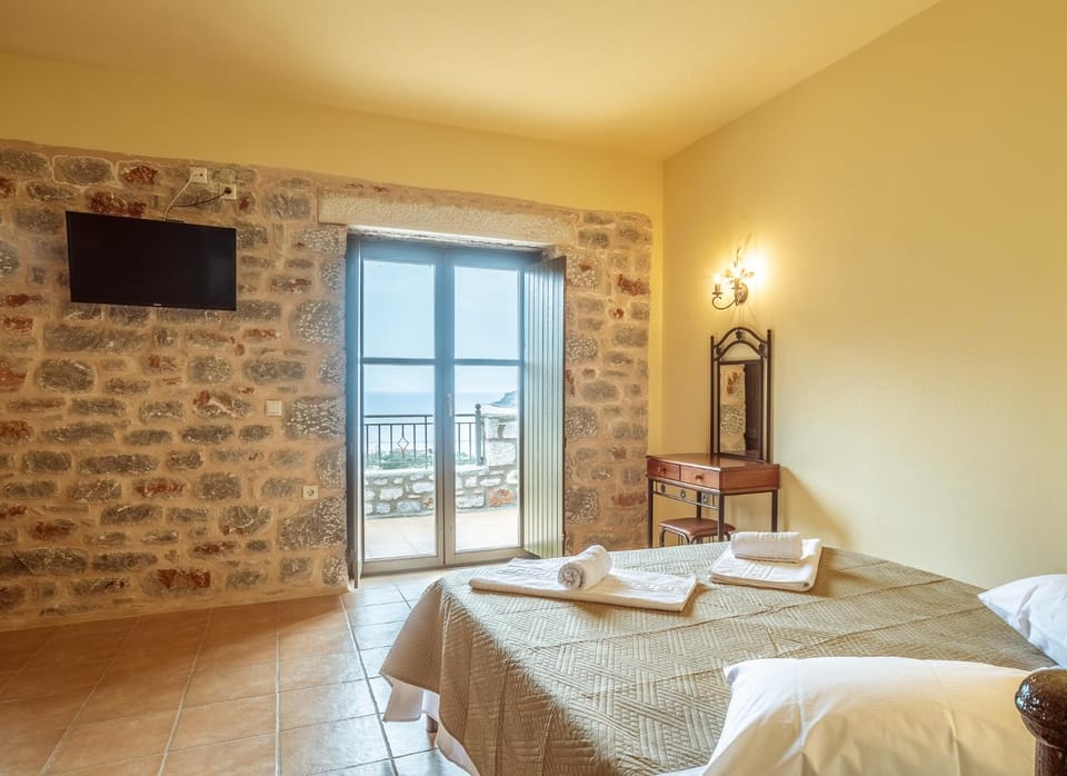 Restaurant/places to eat, TV and multimedia, Photo of the whole room, Sea view, Breakfast