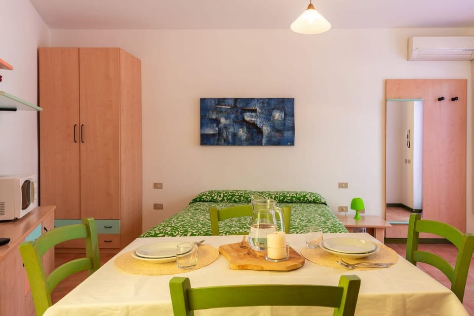 Glorious Residence Le Pavoncelle-1BedApt B4 sleep4 Apartment in Santa Teresa Gallura